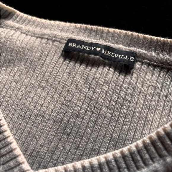 brandy melville v-neck sweater, grey/cream - Picture 2 of 6